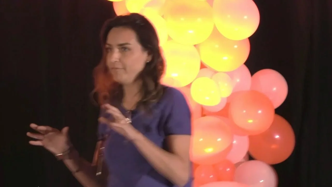 Mercedes López en el escenario de TEDx